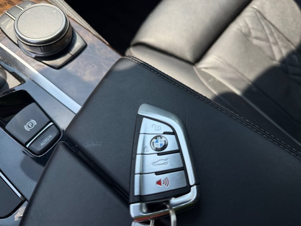 Used 2020 BMW 530i xDrive w/ Premium Package AWD/4WD image 32