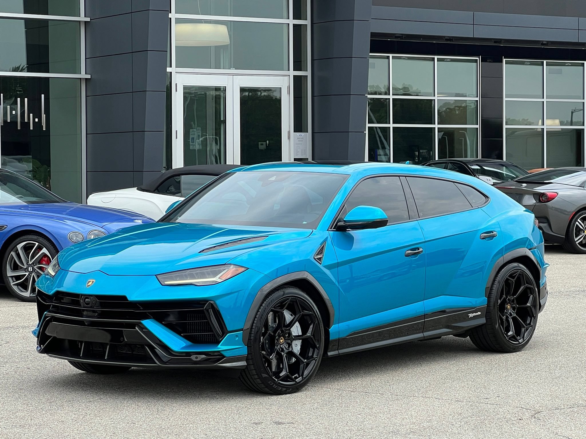 Used 2023 Lamborghini Urus Performante AWD/4WD image 2