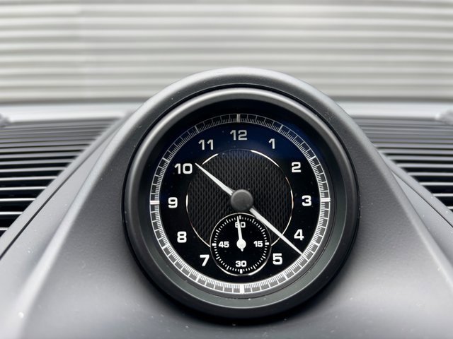 Certified 2025 Porsche Macan image 17