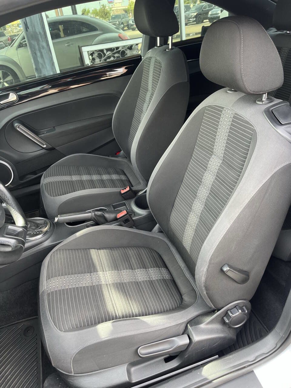 Used 2012 Volkswagen Beetle 2.0T image 9