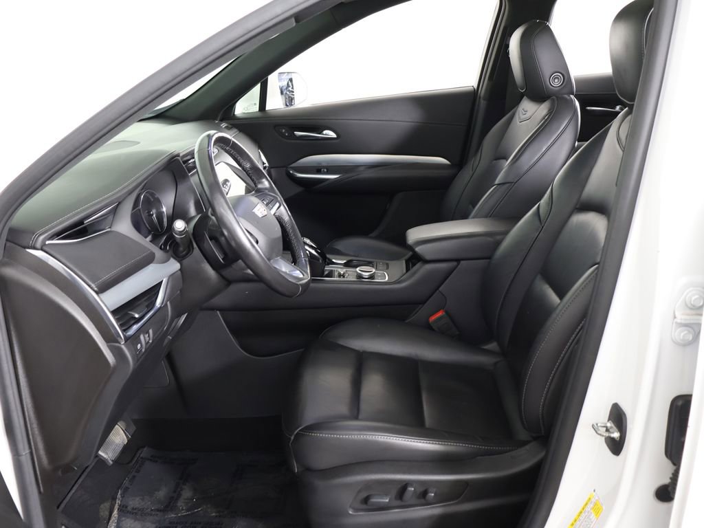 Used 2020 Cadillac XT4 Premium Luxury w/ Cold Weather Package AWD/4WD image 32