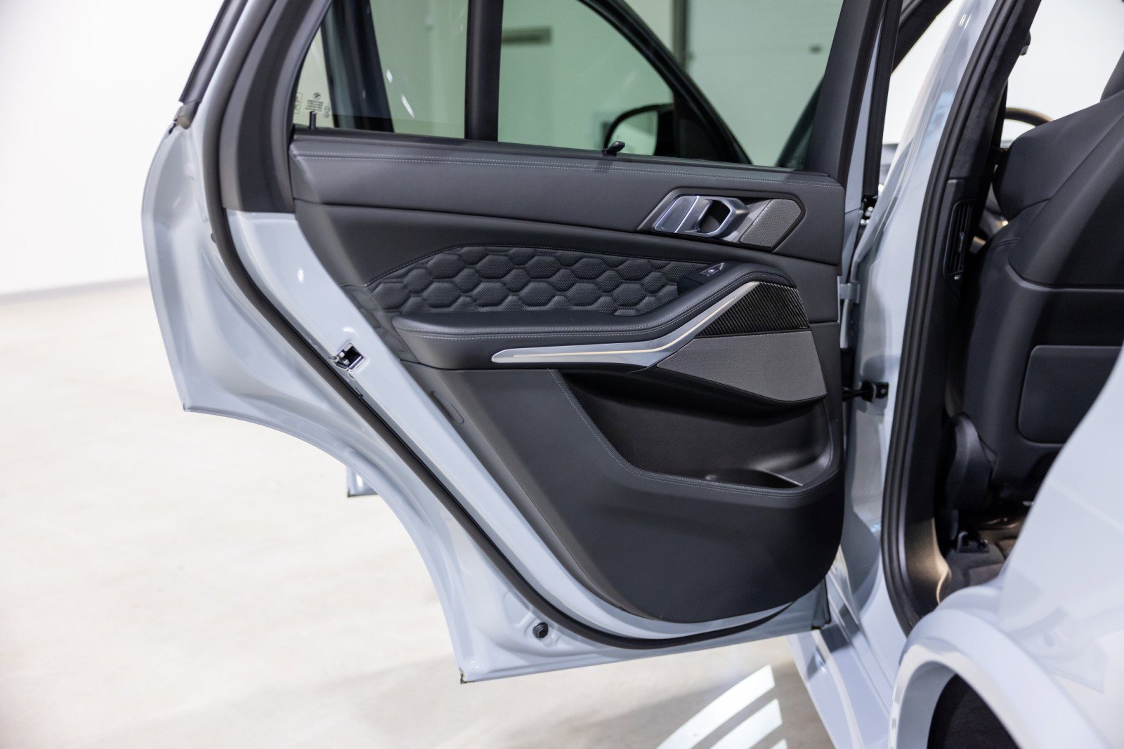 Used 2026 BMW X5 M Competition w/ Executive Package image 28