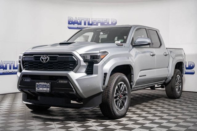 New 2025 Toyota Tacoma TRD Sport w/ TRD Sport Upgrade Package AWD/4WD image 3