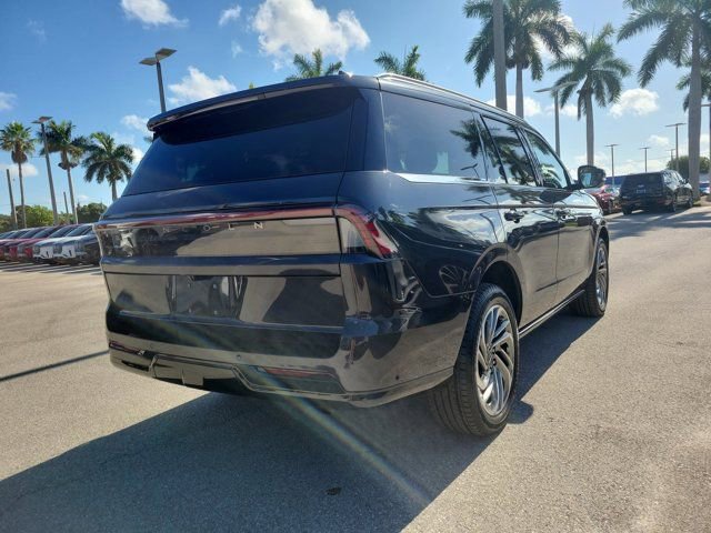 Certified 2025 Lincoln Navigator Reserve AWD/4WD image 6