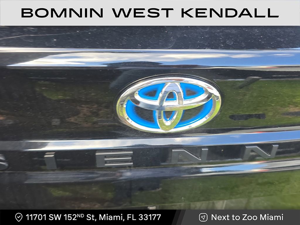 Used 2025 Toyota Sienna XLE image 7