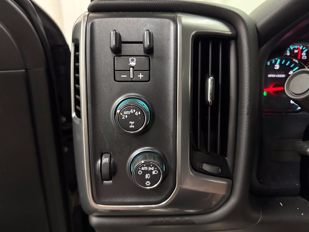 Used 2017 Chevrolet Silverado 1500 LT w/ Midnight Edition AWD/4WD image 18