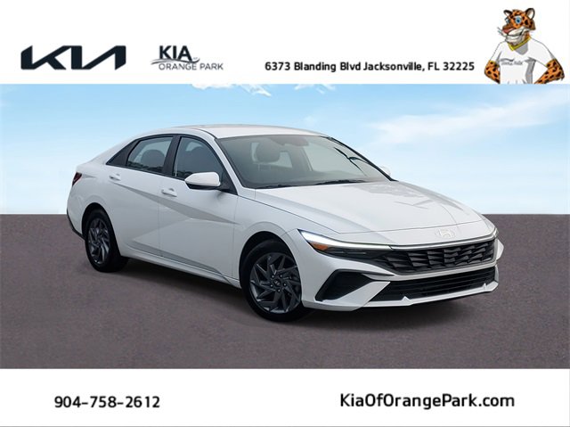 Used 2024 Hyundai Elantra SEL image 1