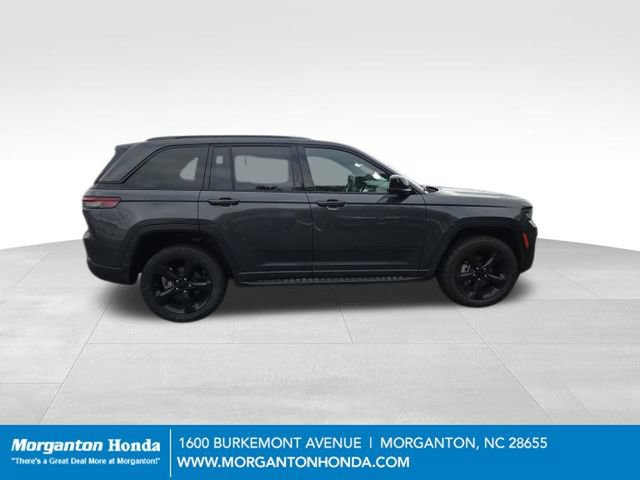 Used 2023 Jeep Grand Cherokee Altitude AWD/4WD image 4
