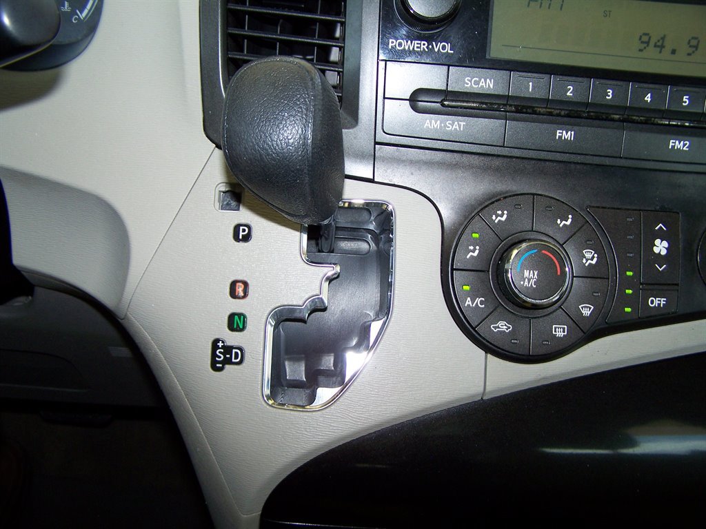 Used 2013 Toyota Sienna L FWD image 11