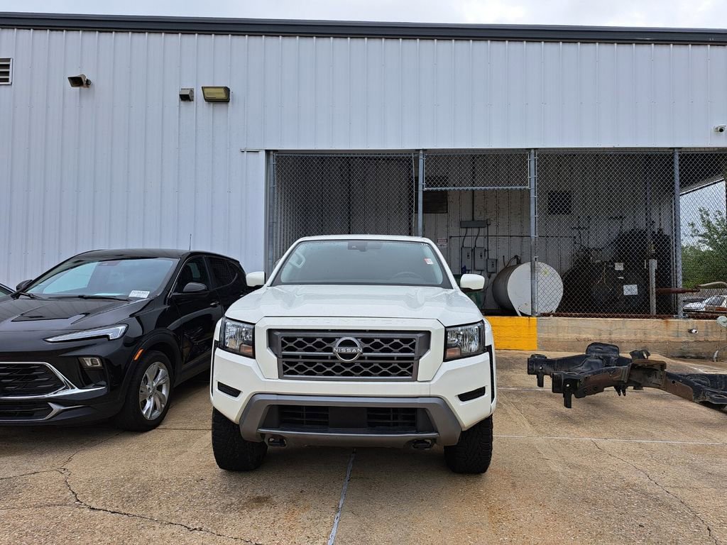 Used 2023 Nissan Frontier SV w/ Technology Package AWD/4WD image 2