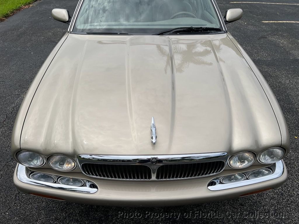 Used 2000 Jaguar XJ8 image 19