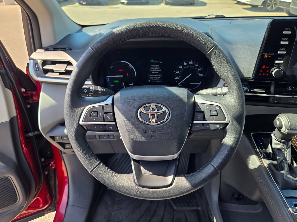 Used 2023 Toyota Sienna XLE FWD image 43