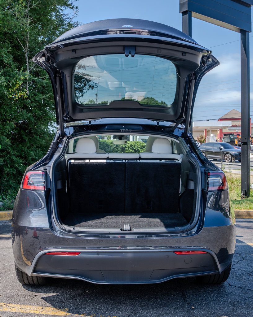 Used 2024 Tesla Model Y Long Range AWD/4WD image 24
