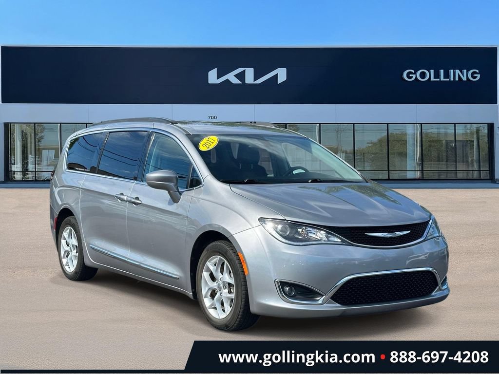 Used 2017 Chrysler Pacifica Touring-L w/ Tire & Wheel Group
