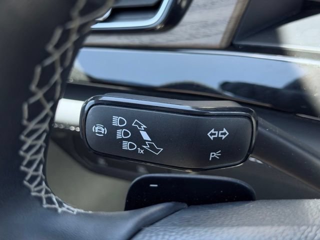 Used 2025 Volkswagen Atlas SE AWD/4WD image 32