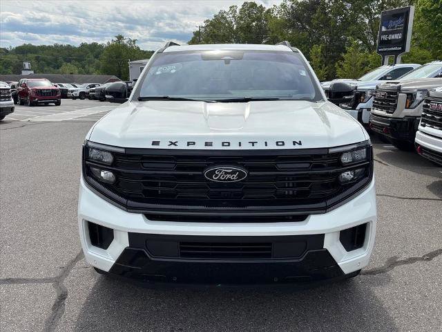 Used 2025 Ford Expedition Platinum w/ Stealth Appearance Package AWD/4WD image 3