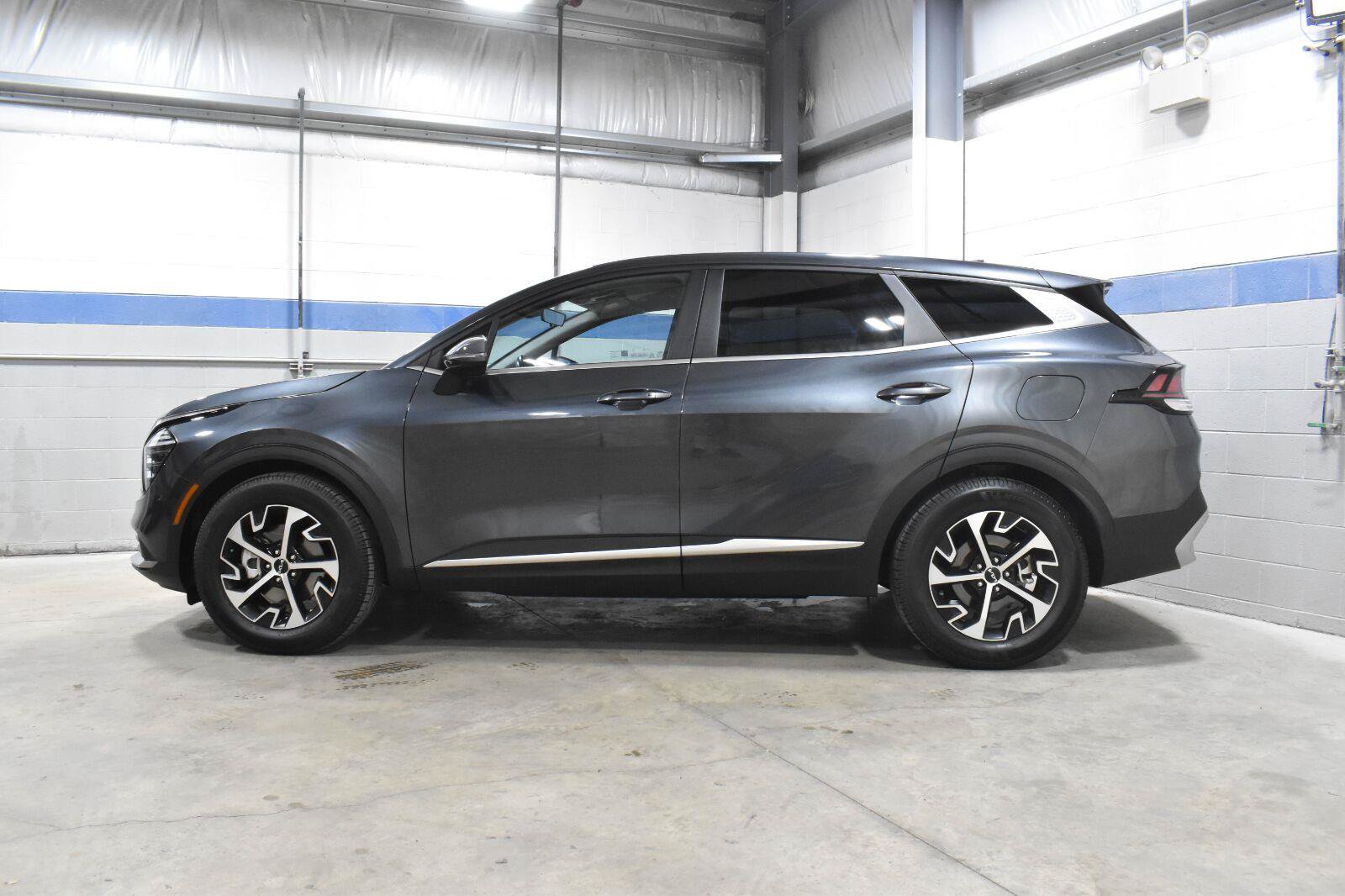 Used 2024 Kia Sportage EX FWD image 25