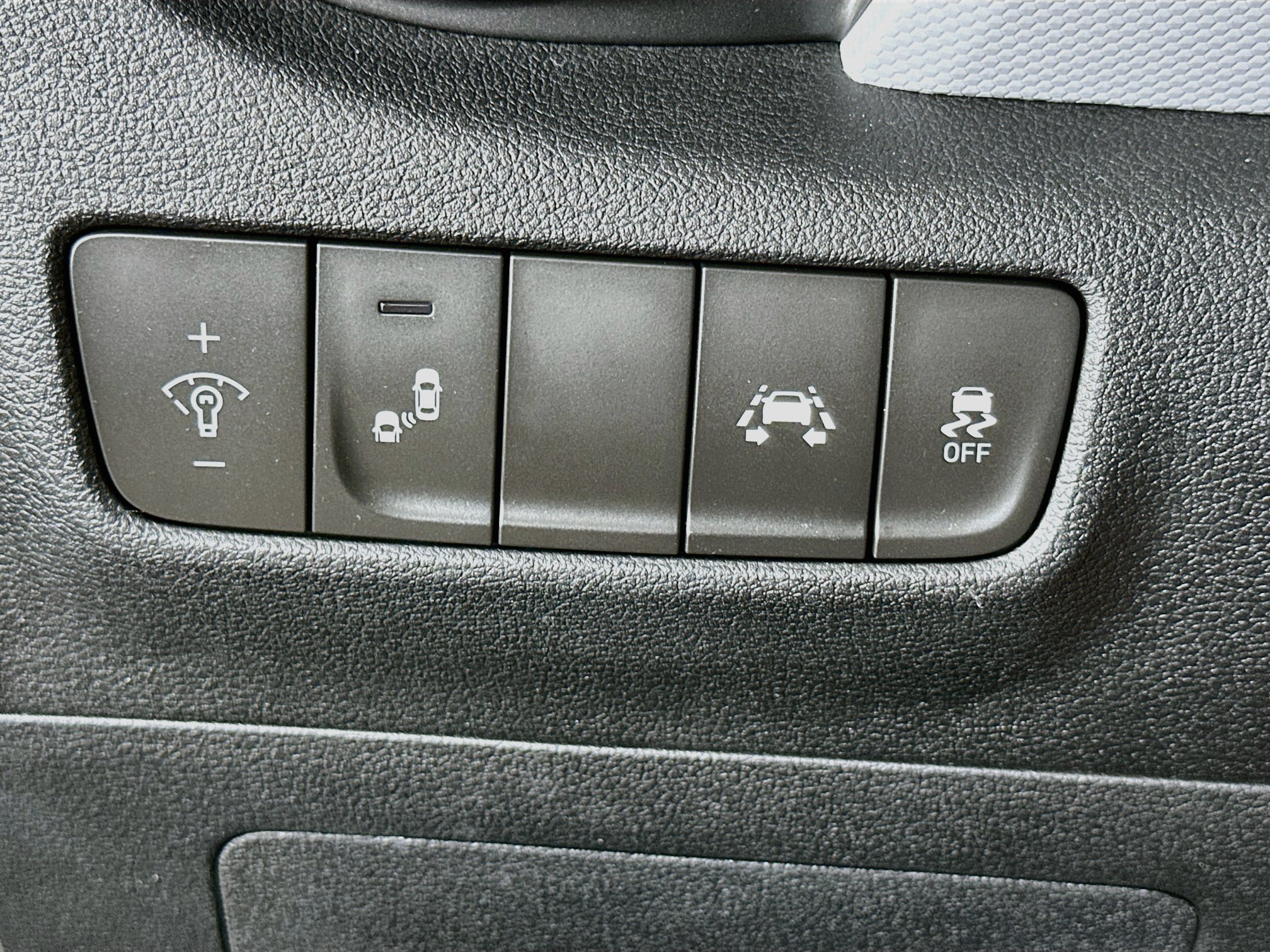Used 2019 Hyundai Kona Limited FWD image 17