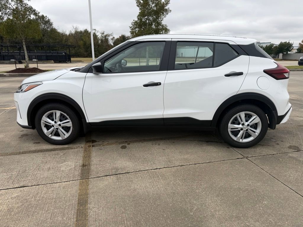 Used 2025 Nissan Kicks Play S image 2