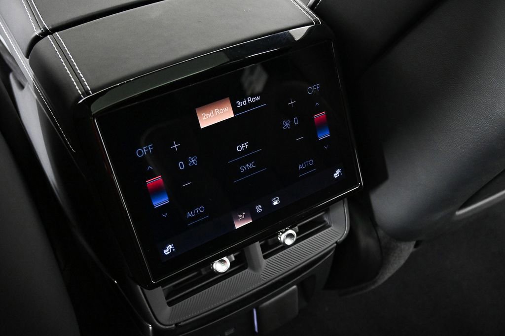 New 2026 Cadillac Vistiq Platinum image 20