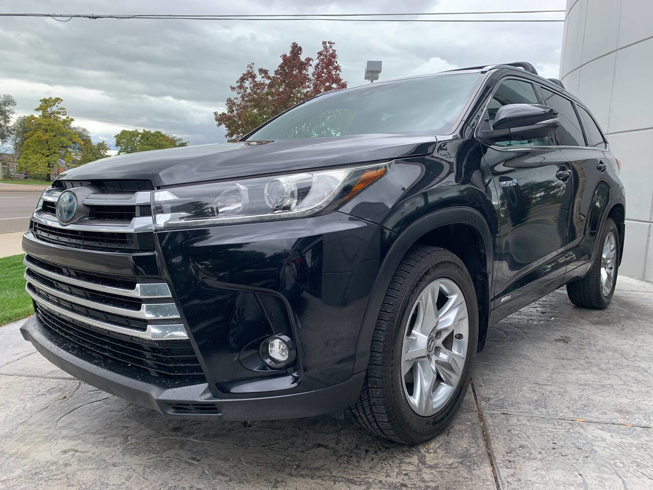 Used 2019 Toyota Highlander Limited image 3