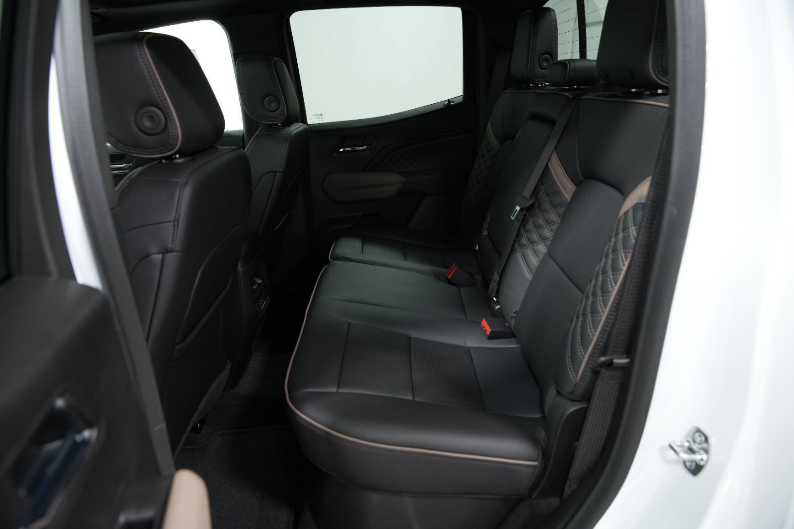 New 2026 GMC Canyon Denali image 18