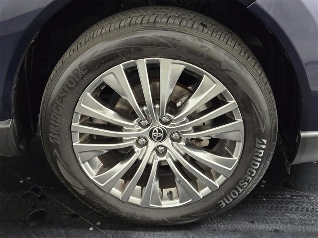 Used 2021 Toyota Venza Limited image 9