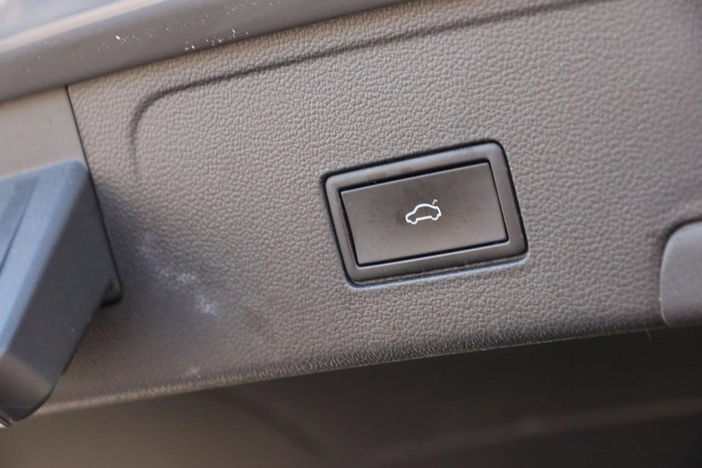 Used 2024 Volkswagen Atlas Cross Sport SE image 8