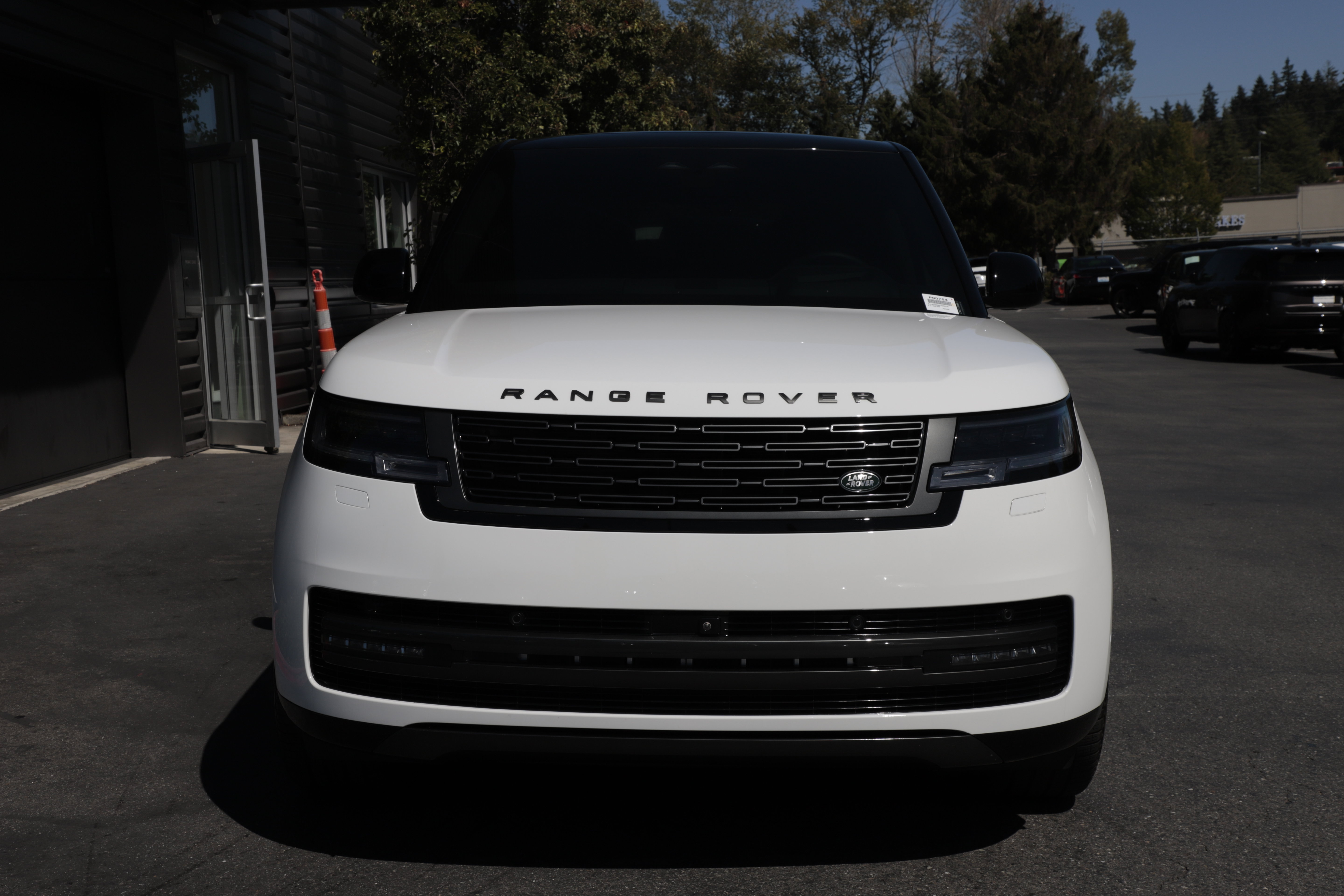 Certified 2025 Land Rover Range Rover SE AWD/4WD image 4