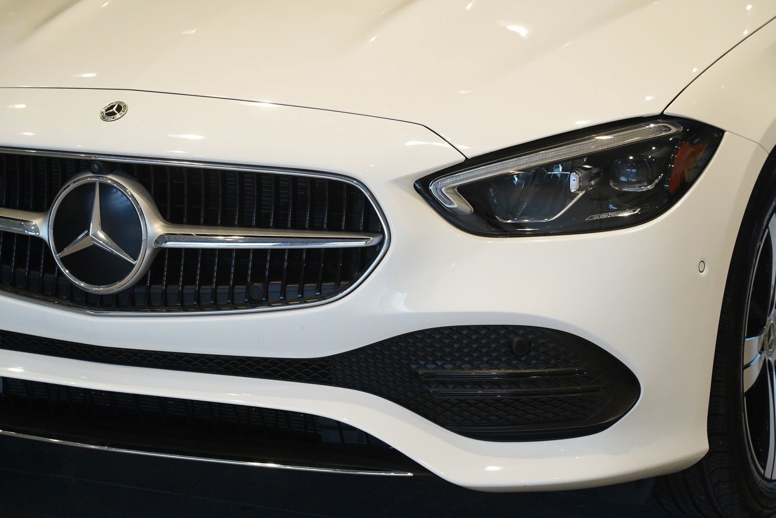 Used 2025 Mercedes-Benz C 300 4MATIC Sedan image 9