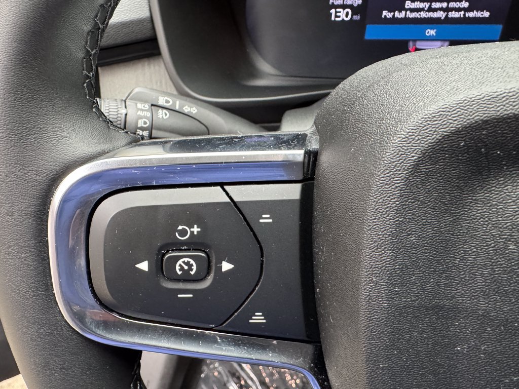 Used 2023 Volvo XC40 B5 Plus AWD/4WD image 15