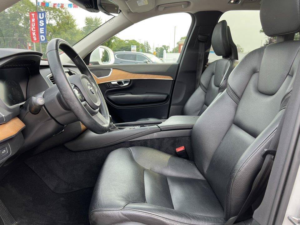 Used 2021 Volvo XC90 T5 Momentum AWD/4WD image 3
