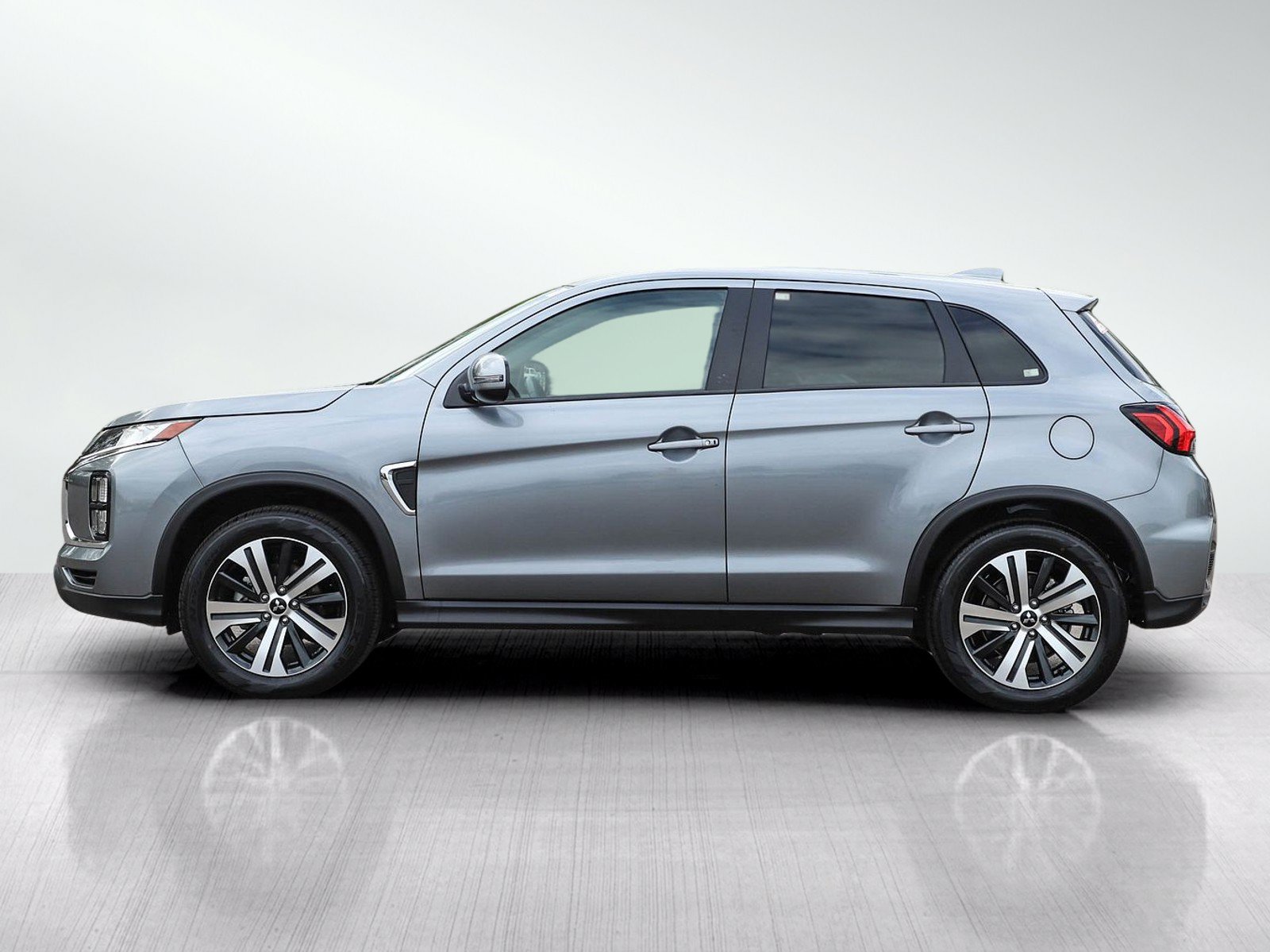 Used 2026 Mitsubishi Outlander Sport SE AWD/4WD image 2