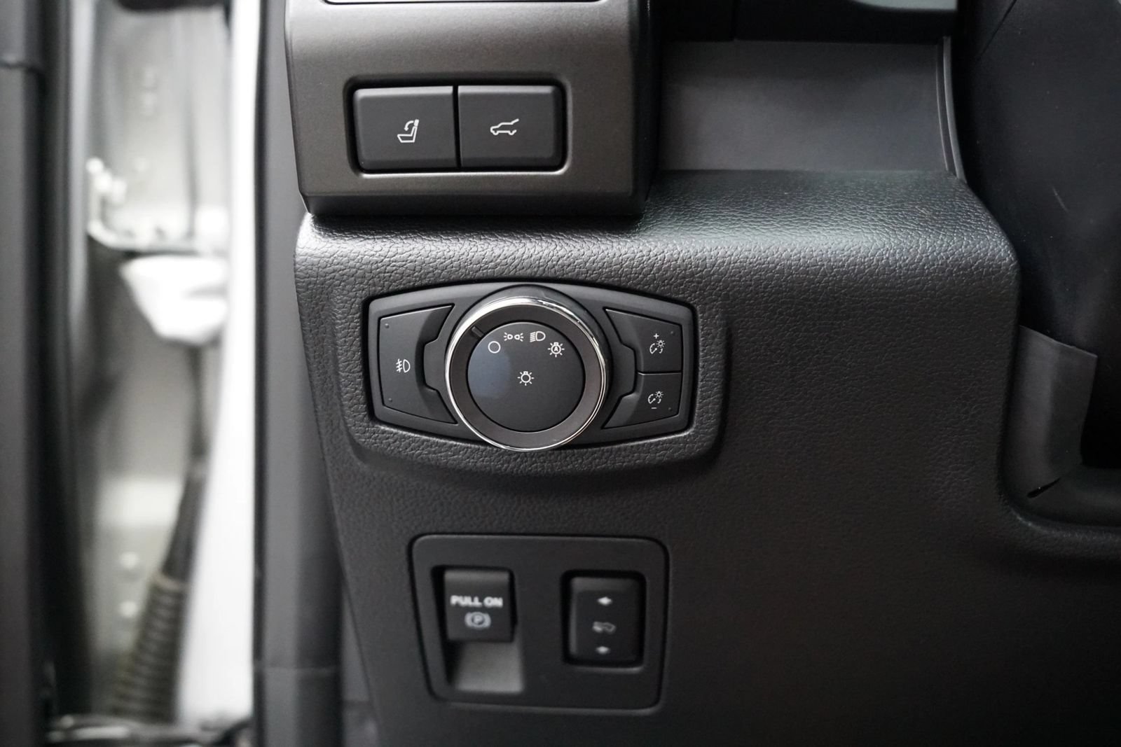 Used 2019 Ford Expedition Limited w/ Equipment Group 302A AWD/4WD image 22