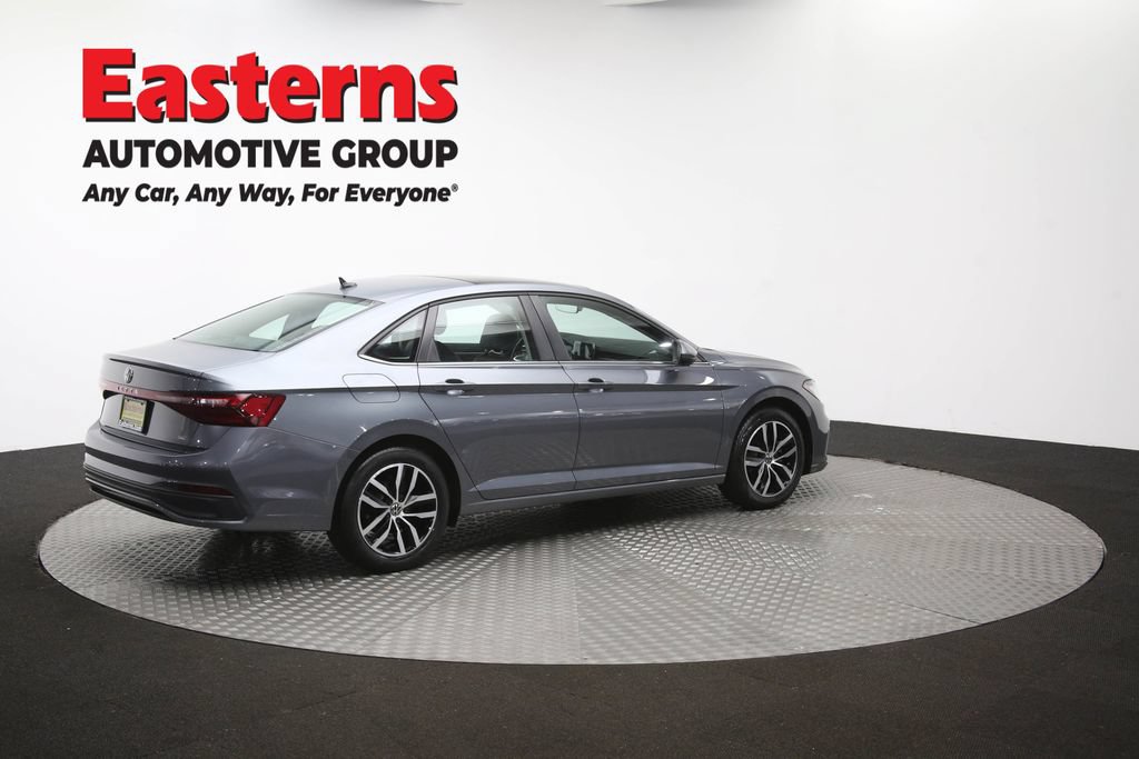 Used 2025 Volkswagen Jetta SE FWD image 44