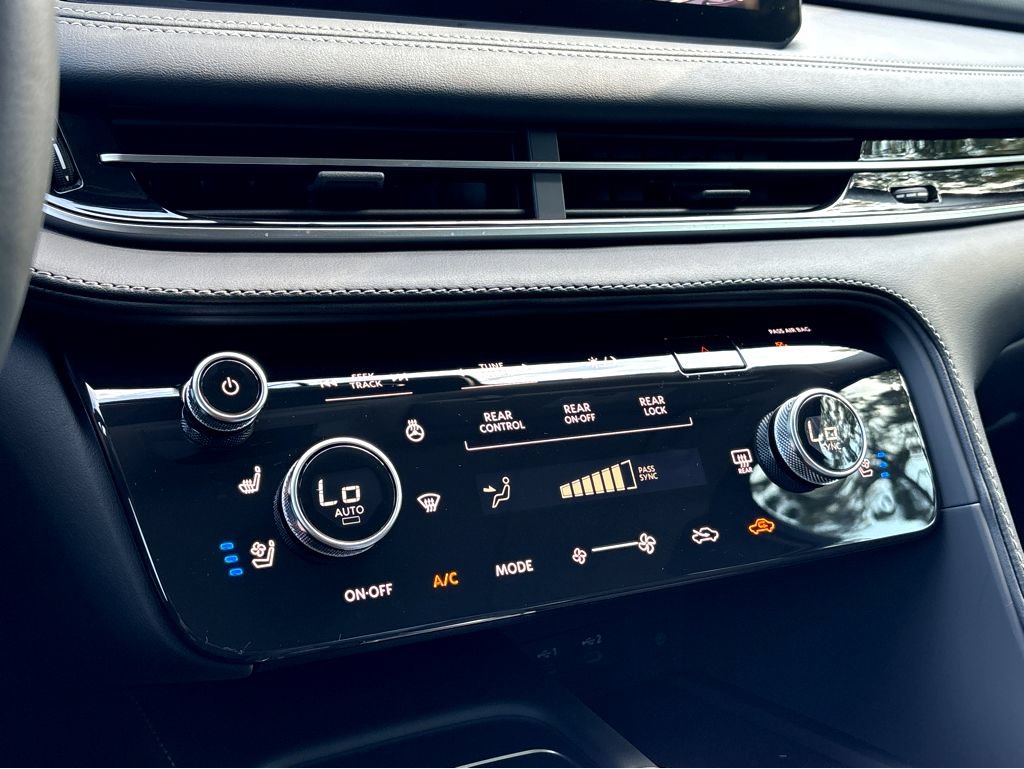 New 2025 INFINITI QX60 Luxe w/ Black Edition FWD image 9