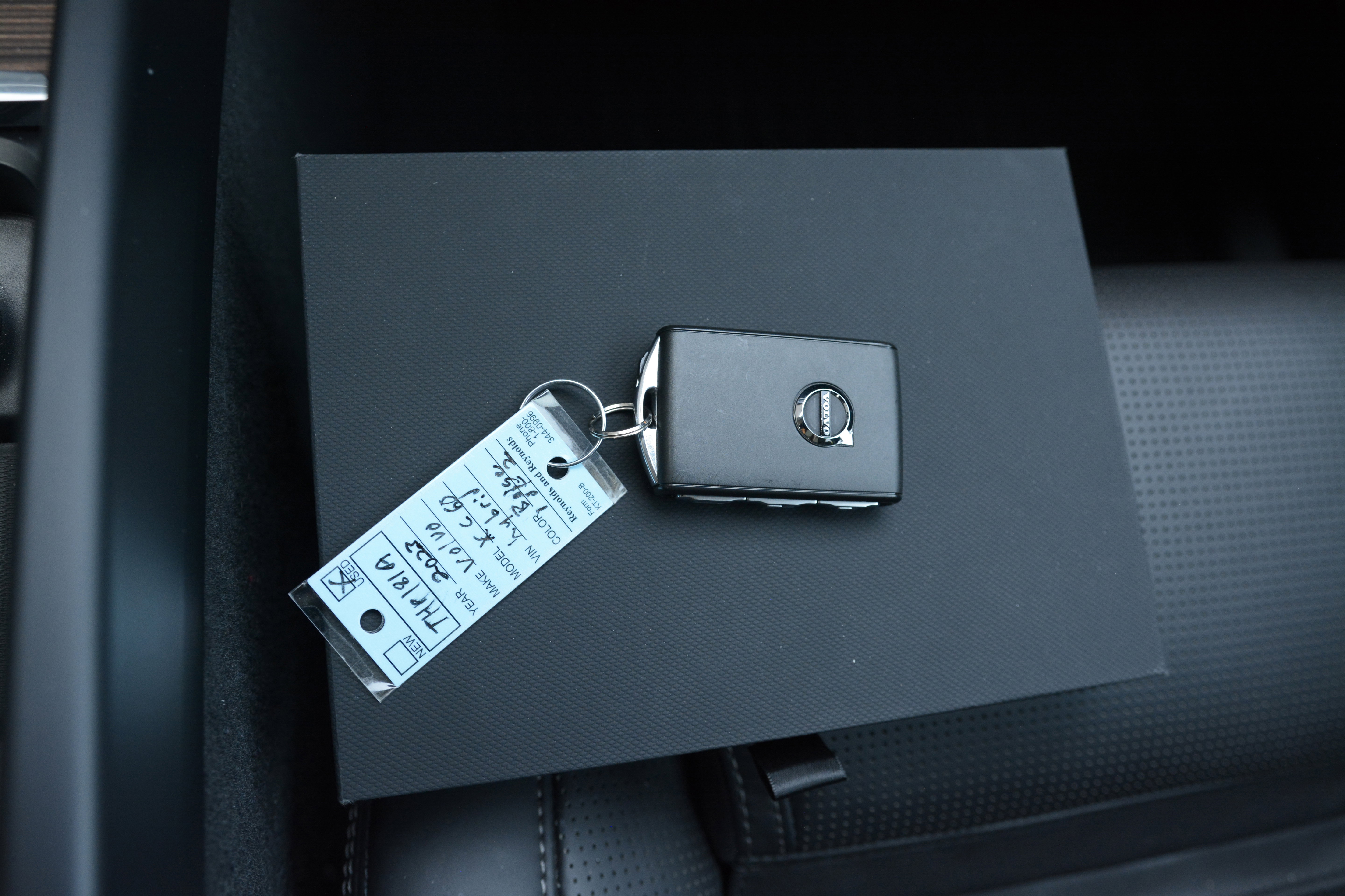 Used 2023 Volvo XC60 T8 Ultimate image 23