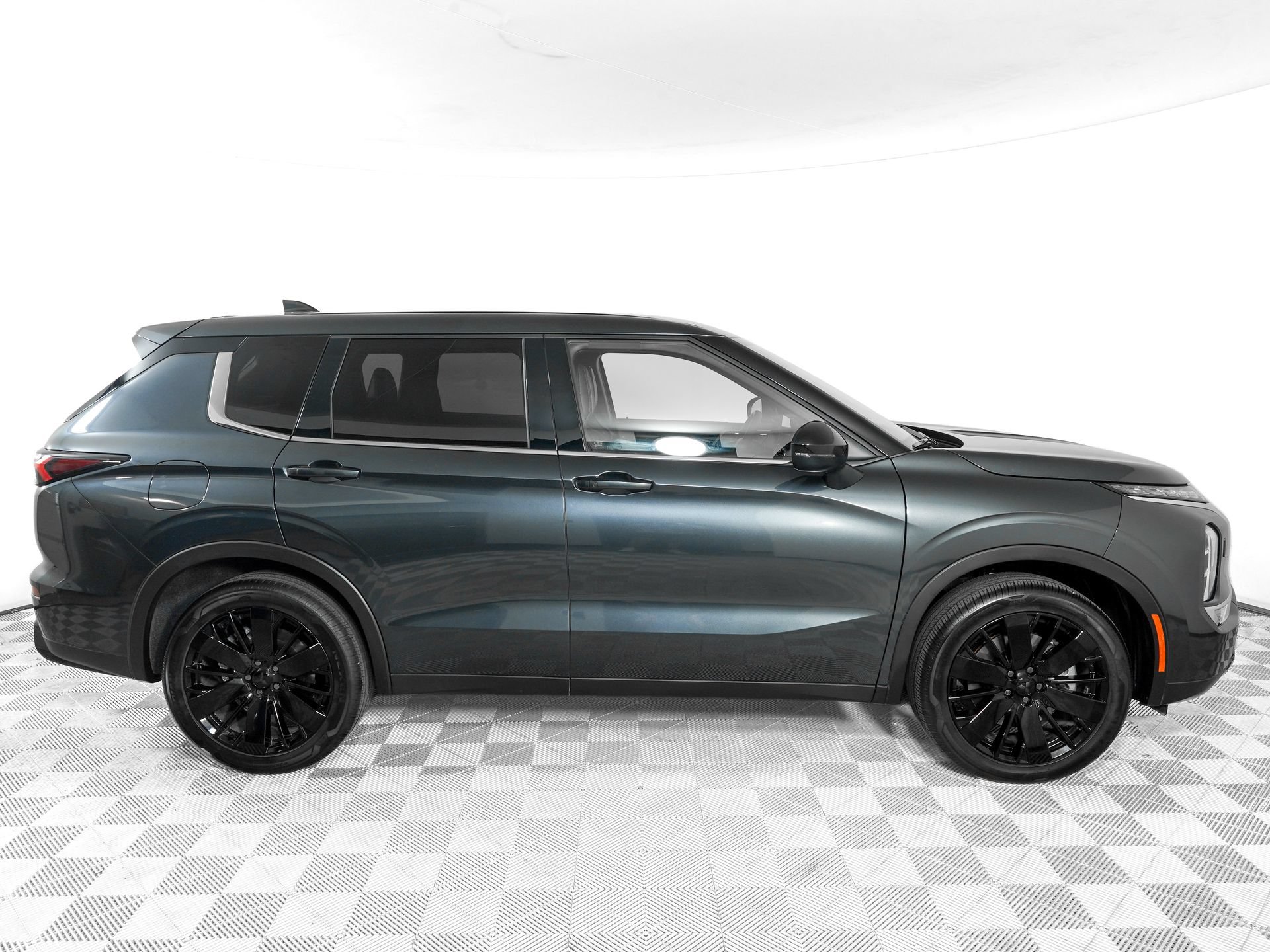 Used 2026 Mitsubishi Outlander LE AWD/4WD image 4