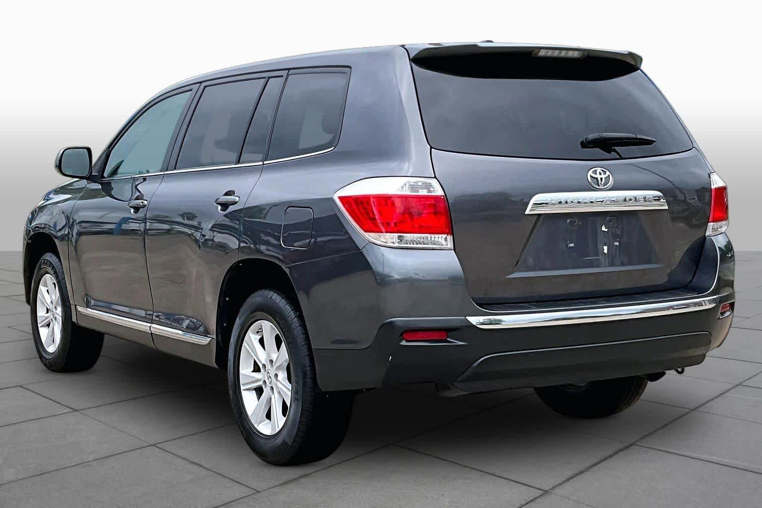 Used 2012 Toyota Highlander FWD w/ Cold Weather Pkg image 10