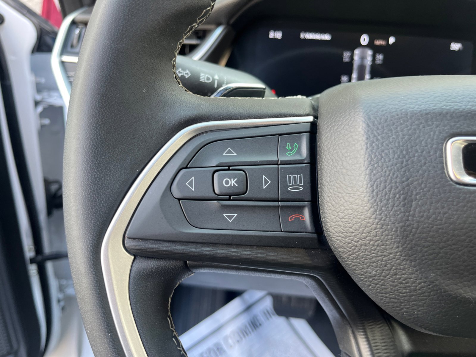 Used 2025 Jeep Grand Cherokee Laredo X w/ Trailer Tow Package AWD/4WD image 17