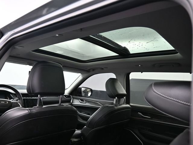 Used 2022 Jeep Grand Cherokee L Limited w/ Luxury Tech Group II image 39