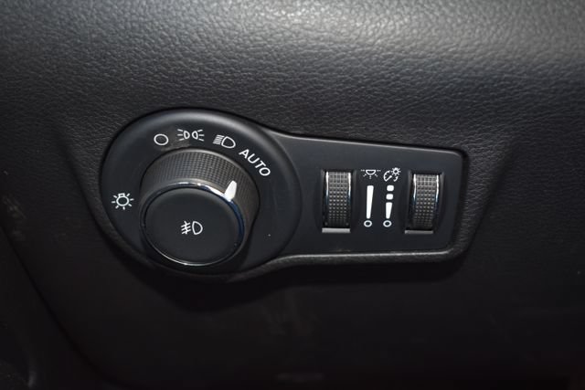 Used 2025 Jeep Compass Trailhawk AWD/4WD image 19