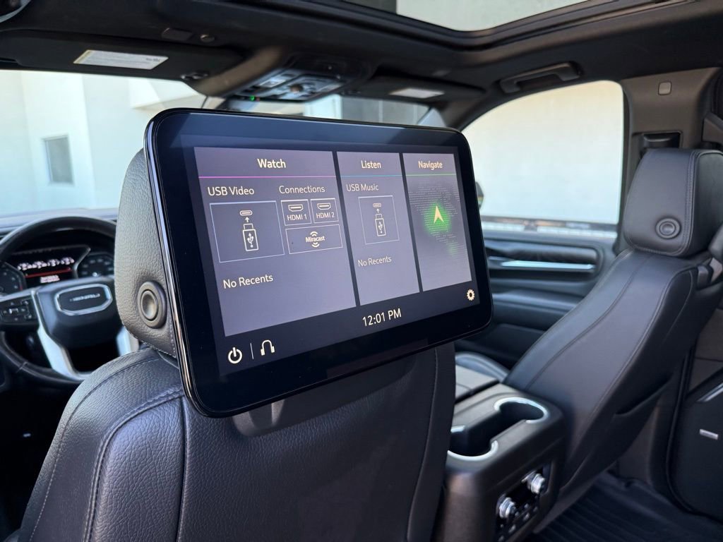 Used 2021 GMC Yukon XL Denali w/ Denali Premium Package image 4