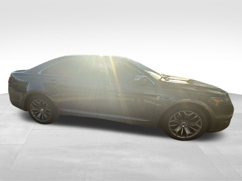 Used 2017 Ford Taurus Limited FWD image 4