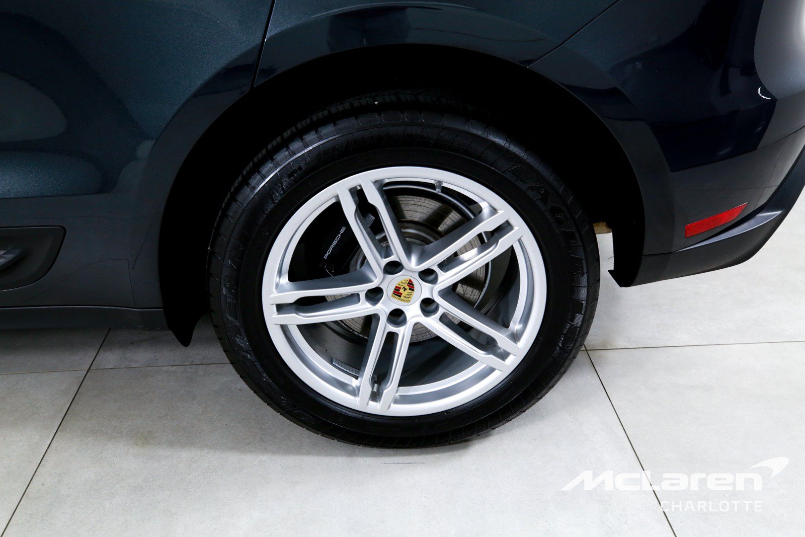 Used 2024 Porsche Macan AWD/4WD image 32