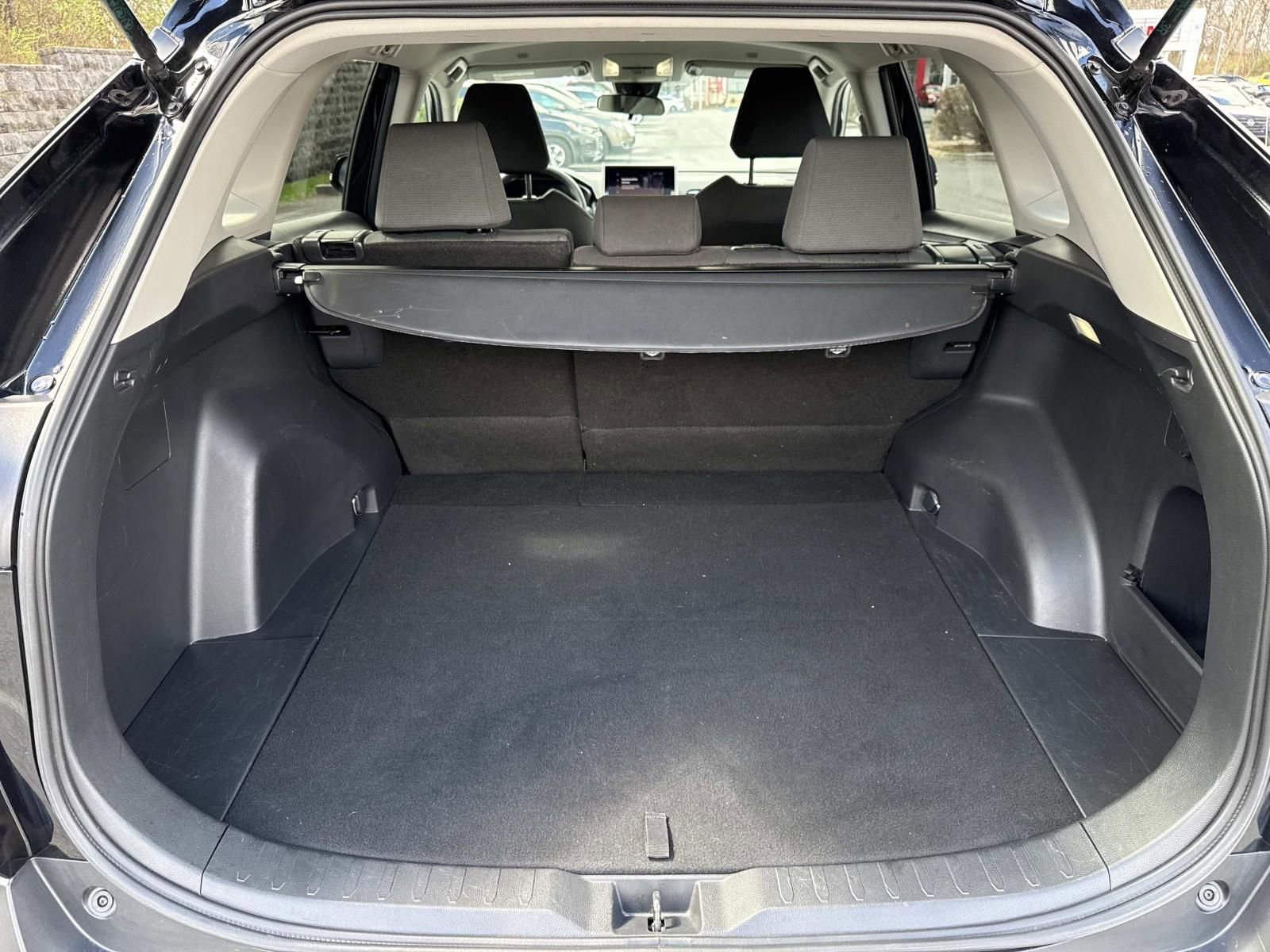 Used 2025 Toyota RAV4 XLE AWD/4WD image 27