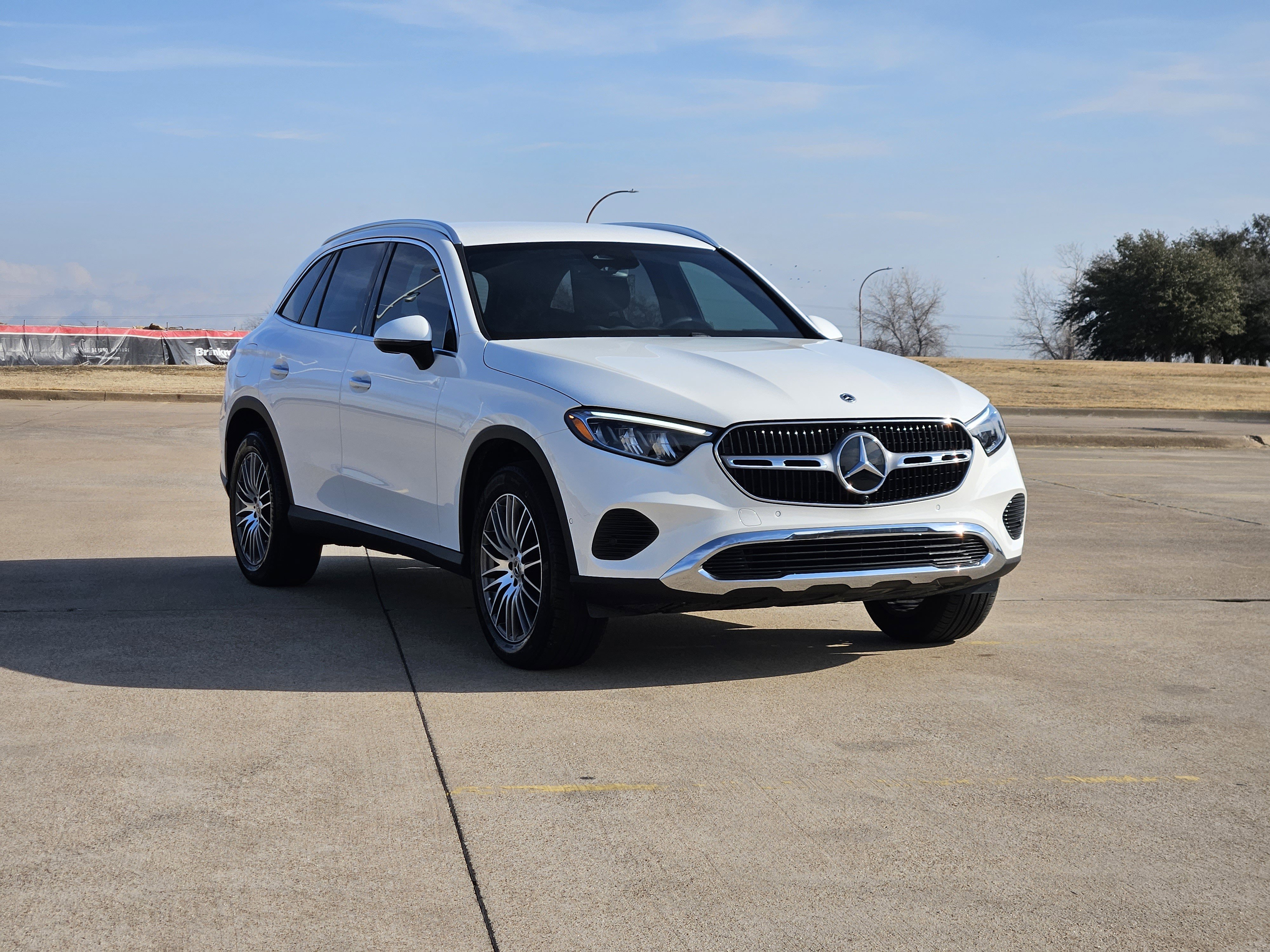 Certified 2025 Mercedes-Benz GLC 300 image 4