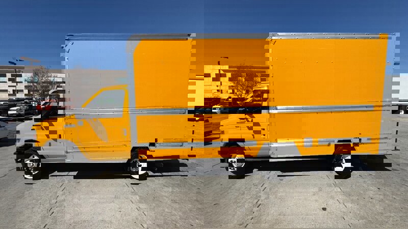 Used 2022 Ford E-350 and Econoline 350 Super Duty image 2