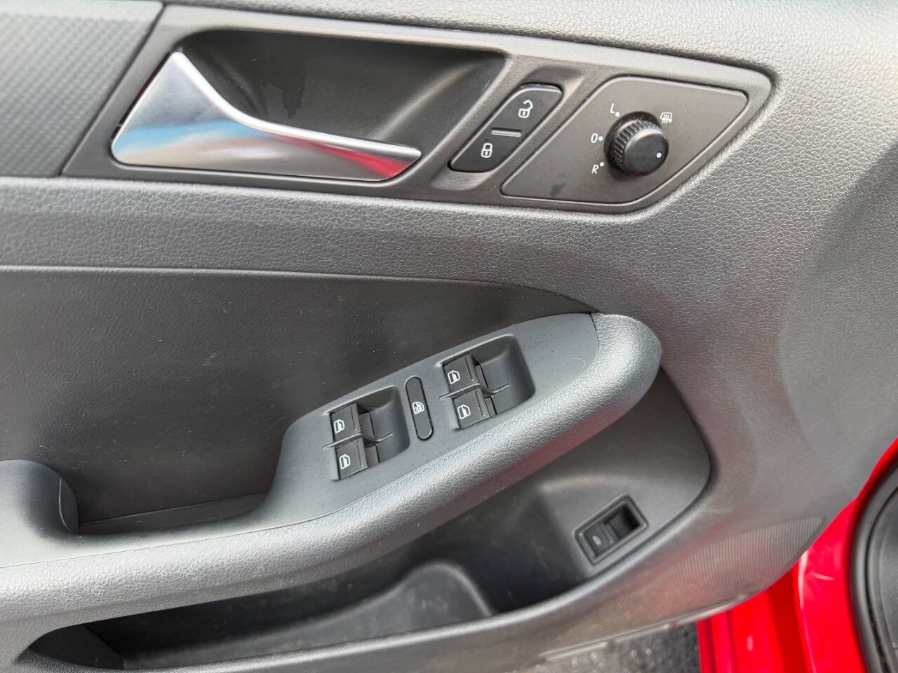 Used 2012 Volkswagen Jetta SE FWD image 18