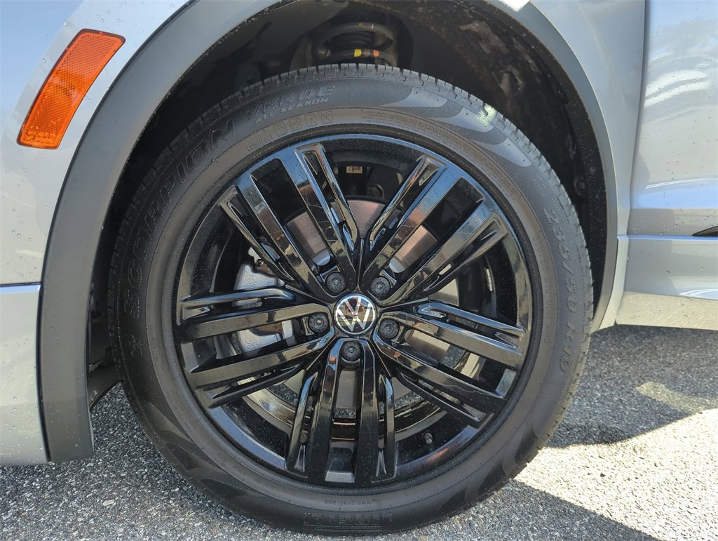 Used 2022 Volkswagen Tiguan SE R-Line image 47